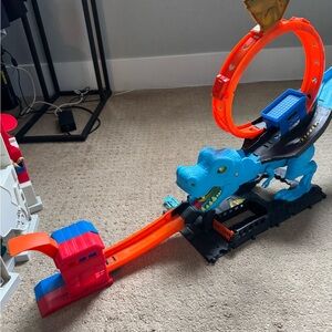 Hot Wheels Dinosaur Track Set with Loop - Blue and Orange